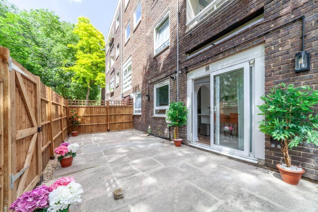 Lux 3-bed With Patio In London
